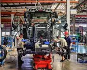 China's Economic Slowdown & Trump Tariffs Shake UK Markets: FTSE Reacts