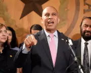 Could Trump's Tariff Plans Derail the US Economy? Democrats Sound the Alarm