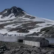 Exploring the UK's Abandoned Ghost Station: A Frozen Relic of 1940s London