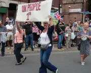 Far-Right Protesters Clash with Police in Nuneaton: Chaos Erupts Outside Town Hall