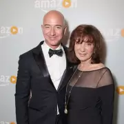 Jeff Bezos Opens Up About Heartbreak as Mum Battles Cancer in Emotional Tribute