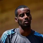 Liverpool Eye Alexander Isak as Newcastle Face Financial Pressure – Shock Transfer Twist!