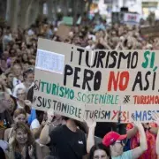 Majorca Hotels in Crisis: British Tourists Scared Off by Anti-Tourism Protests