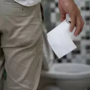 Man Sneaks Into Exclusive Mayfair Bar Just to Use the Loo - You Won't Believe What Happened Next