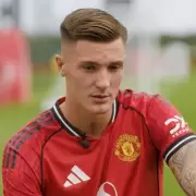 Man Utd and Arsenal Battle for Benjamin Šeško: The Rising Star's Stunning Stats Revealed