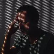 Optician's Urgent Warning: The Hidden Danger of 'Floaters' in Your Vision