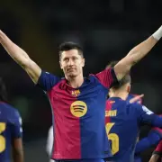 Robert Lewandowski Transfer Saga: Man Utd and Barcelona Battle for Bayern Munich Star
