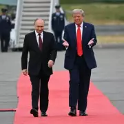 Russian Forces Spotted in Stolen US Military Gear in Ukraine | Mirror Investigation