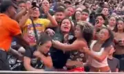 Shocking Brawl Erupts Among Female WWE Fans at SummerSlam – Chaos Caught on Camera