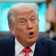 Shocking Moment Police Tackle Suspect in Dramatic Westminster Arrest