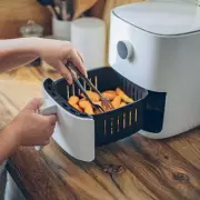 Stop Scrubbing! The Genius Air Fryer Cleaning Hack That Actually Works