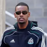 Virgil van Dijk Drops Bombshell Liverpool Statement After Newcastle's Alexander Isak Stunner | Mirror Football