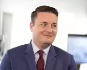 Wes Streeting Slams No.10 Over NHS Doctor Strikes – Starmer Backs Action