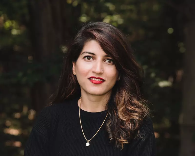 A Splintering by Dur e Aziz Amna Review: A Stunning Debut on Female Ambition in Pakistan