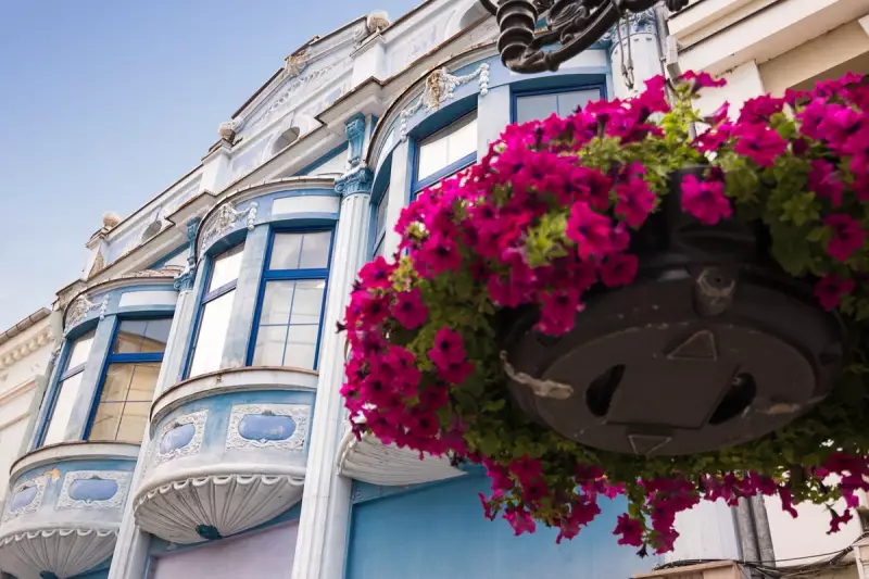 Bow Windows: The Ultimate UK Home Improvement Guide for 2024 | Style & Value