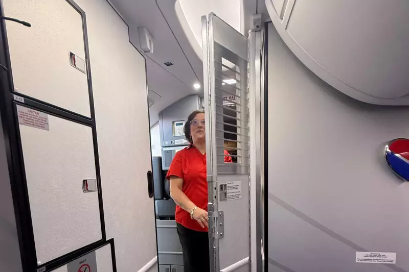 Cockpit Security Breach: Passenger Attempts Mid-Flight Intrusion on Southwest Boeing 737