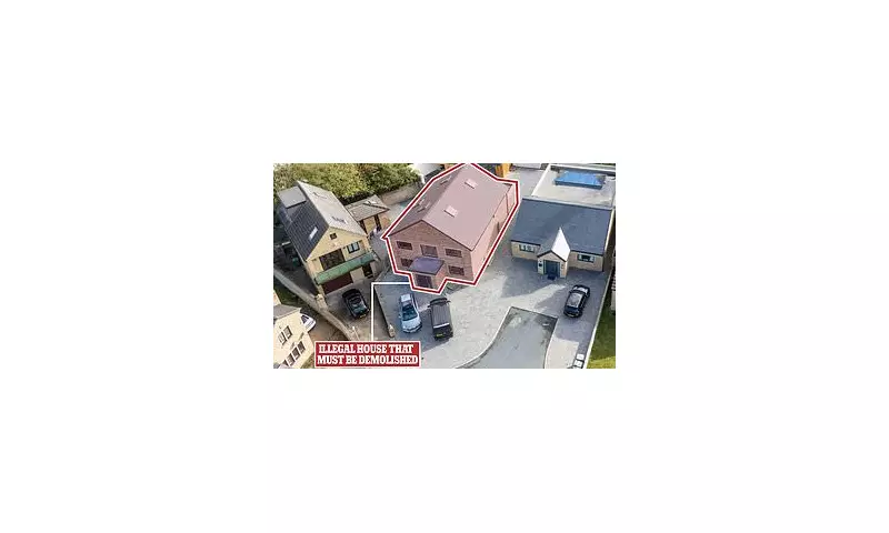 Mansion Mayhem: The Three-Year Neighbourhood War That Brought a Berkshire Cul-de-Sac to Its Knees