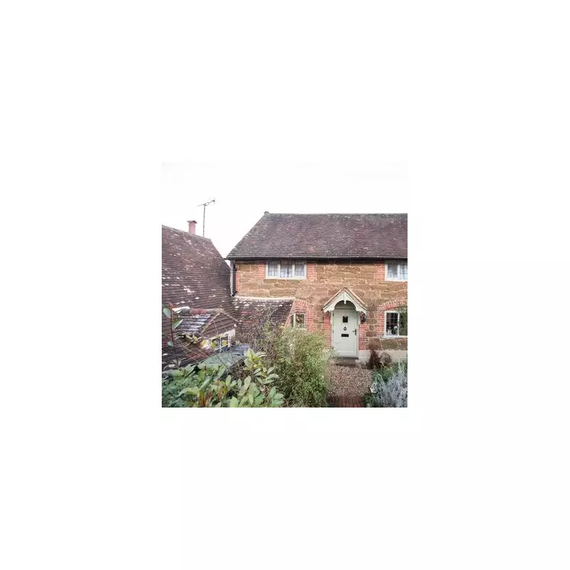 New York Flatmate Nightmare: Tenant's Shocking 'No Shower' Rule Sparks Fury and Goes Viral