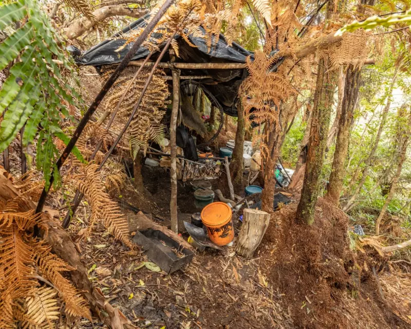 New Zealand Manhunt: Fugitive Father Sparks International Search Amid Fears of Outside Help