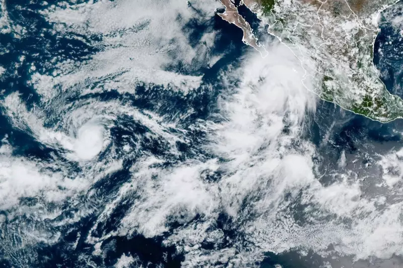 Pacific Fury: Hurricane Orlene and Tropical Storm Roslyn Threaten Mexico's Coastline