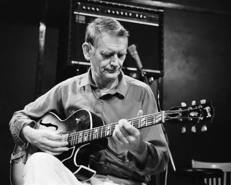 Stewart Lee's Improv Tribute: Reimagining Petula Clark's 'Downtown' in the Spirit of Derek Bailey