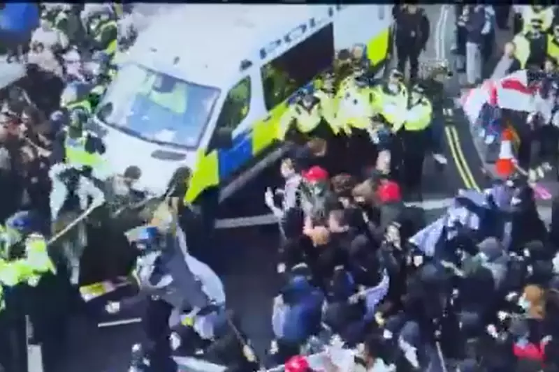 Tommy Robinson's London March Met With Heavy Police Presence | Independent