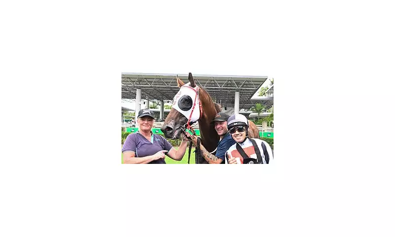 Tragic Accident Claims Life of Queensland Horse Trainer Leanne Hartley in Devastating Stable Incident