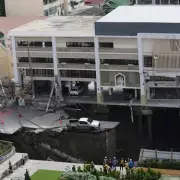 50-Metre Chasm Swallows Illinois Road: Motorists Forced Into Daring U-Turns As Sinkhole Chaos Erupts