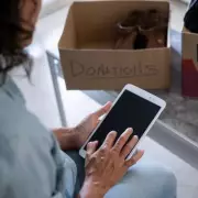 Bargain Hunter's Incredible £2,500 Vase Find in Charity Shop Stuns Antiques Experts