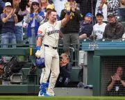 Cal Raleigh Ties Mickey Mantle's Record With 54th Home Run of Season | Mariners Star Makes History
