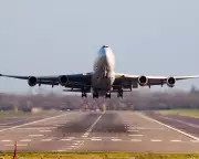 Chancellor Rachel Reeves Backs Gatwick Expansion in 'Builders Not Blockers' Pledge