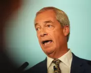 Farage's Reform Party Surges in Polls as Starmer's Labour Faces Immigration Backlash | UK Politics Crisis