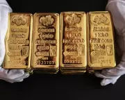 Gold Price Shatters Records: Trump's Tariff Threats Send Investors Scrambling for Safe Haven