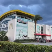 I Ate At The World's Biggest McDonald's In Orlando | A Mirror Food Review