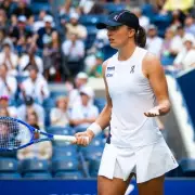 Iga Swiatek Survives US Open Scare Against Amanda Anisimova in Thrilling Three-Set Battle