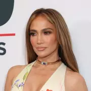 Jennifer Lopez Mistaken for Gwen Stefani in Cringeworthy On-Stage Blunder | Mirror