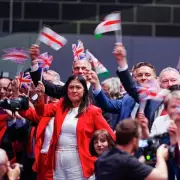 Keir Starmer Obliterates Nigel Farage in Fiery Clash Over Putin Apology Demands