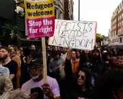 Labour MPs Demand Starmer Condemn Far-Right Rally After London Violence | Political Crisis Deepens