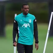 Liverpool Face Transfer Blow as Van Dijk Hails 'Special' Alexander-Arnold Replacement