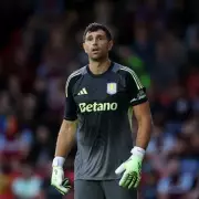 Man Utd Plot SHOCK Martinez Swoop | Villa Face Transfer Battle