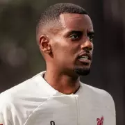 Michael Owen Issues Blunt Transfer Warning to Alexander Isak Amid Arsenal and Chelsea Interest