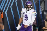 Minnesota Vikings Stun Chicago Bears in Thrilling NFL Monday Night Football Upset