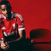 Newcastle United Face Summer Transfer Battle to Keep Alexander Isak as Arsenal and Tottenham Circle | Mirror Football