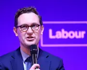 No. 10 Brands Nigel Farage 'Snake Oil Salesman' in Extraordinary Attack Comparing Him to Andrew Tate