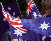 Photojournalist Tamati Smith Confronted by Pro-Russia Activists at Perth 'March for Australia' Rally
