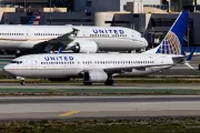 Runway Drama at San Francisco Airport: United Airlines Boeing Narrowly Avoids Collision