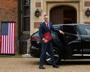 Trump's UK Visit Sparks Political Firestorm: Starmer's Diplomatic Test & Brexit Trade Tensions