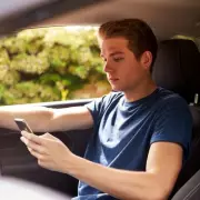 UK Drivers Face £1,000 Fine for Touching Phone at Traffic Lights | New 2024 Rules