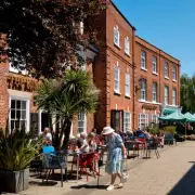 Wetherspoons Slashes Prices: 9-Day Tax Cut Bonanza Hits 800 Pubs