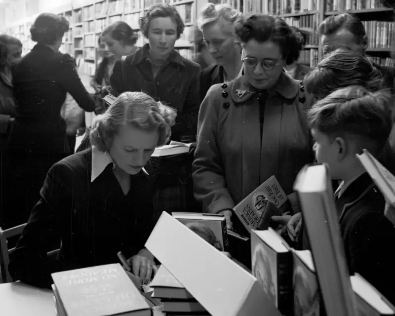 Emma Chisit: The Viral Phrase That's Sparking a National Conversation About Politeness